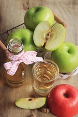 apple grren with juices