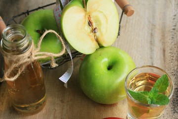 apple grren with juices