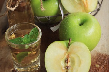 apple grren with juices