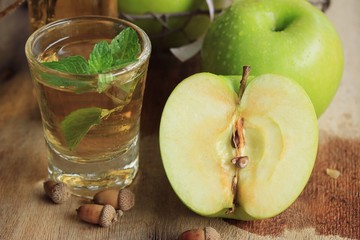 apple grren with juices