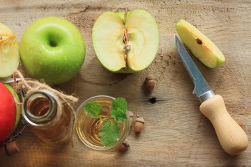 apple grren with juices