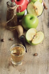 apple grren with juices