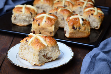 Homemade Easter Hot Cross Buns 