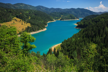 Fototapeta na wymiar Amazing view of Zaovine lake in west Serbia