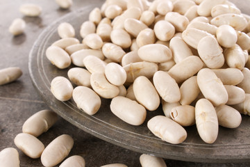 Fototapeta na wymiar healthy dried cannelini beans