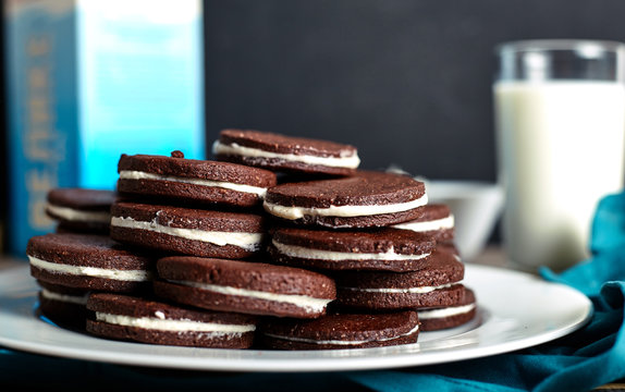Sandwich chocolate or cacao cookies