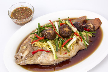 Steamed fish with soy sauce (pla neung see ew)