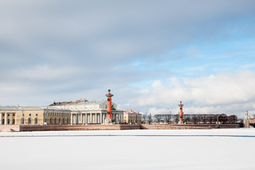 Fototapeta premium Lovely view of the Spit of Vasilyevsky Island. Icebound Neva. St