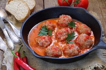 Meatballs in tomato sauce