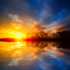 Obraz premium sunset scene over lake