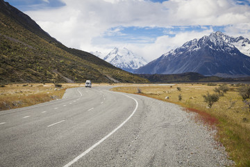 Berge und Wege im Mount Cook National Park Neuseeland