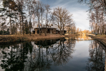 Fototapeta na wymiar the november mystical lake in city park