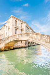 Naklejka premium Lovely bridge on the canal of Venice