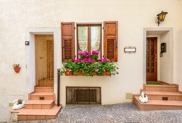 Fototapeta na wymiar Entrance of a apartment building in Limone, Venice, Italy.