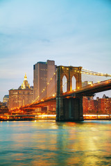 Fototapeta na wymiar Lower Manhattan cityscape with the Brooklyn bridge