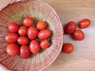 tomatoes on a wooden base