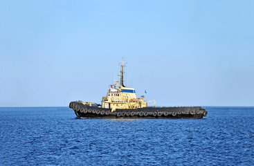 Obraz premium Tugboat in harbor quayside on Odessa, Ukraine