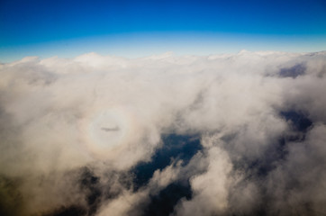 雲に映る飛行機の影