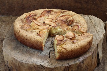 Charlotte with cinnamon and apples