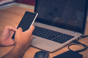 connect or sync smartphone between laptop on office desktop