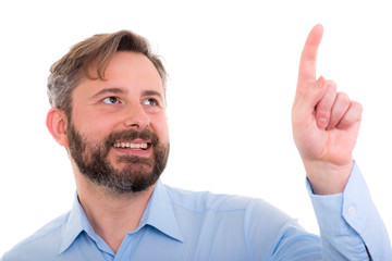 mann zeigt mit dem finger