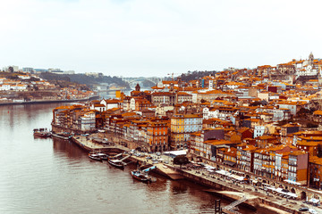 Fototapeta na wymiar old town of Porto and river