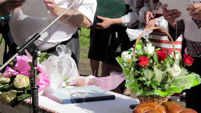 handing certificates to school/Ukrainian school of the end of the school year on the last hand bell successful ratification