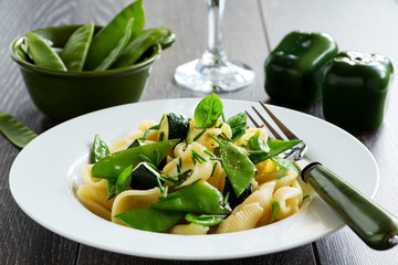Pasta with zucchini and green bell peppers.