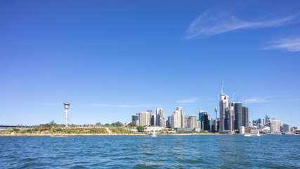 Obraz premium Sydney city skyline during bright daylight