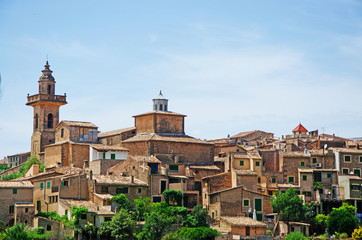 Fototapeta na wymiar Maiorca, Isole Baleari, Spagna: vista panoramica della città rurale di Valldemossa, 8 giugno 2012 