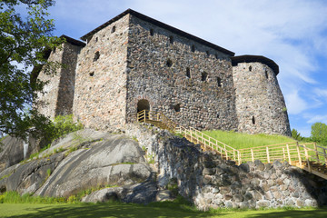 Fototapeta na wymiar У подножия средневекового замка Расеборг. Финляндия