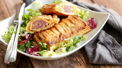 friands à la viande et mesclun de salade 4
