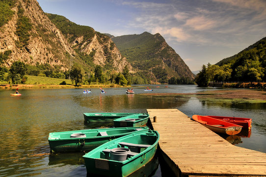 lago de monta&ntilde;a.