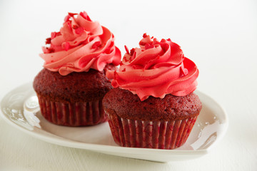 red velvet cupcakes with cream cheese icing