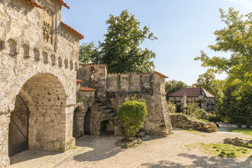 Fototapeta na wymiar Schloss Lichtenstein – Parkanlage und Nebengebäude