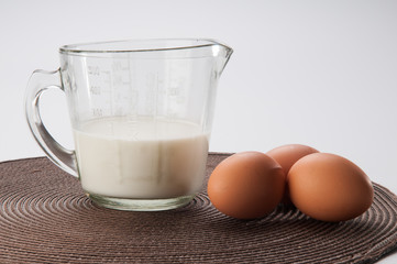 Some milk with eggs