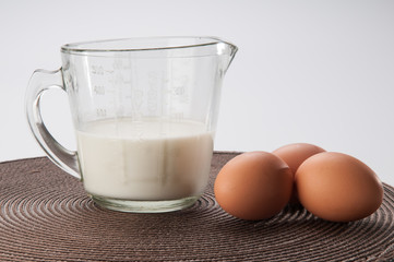 Some milk with eggs