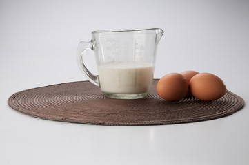 Some milk with eggs