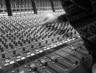 sound mixer console