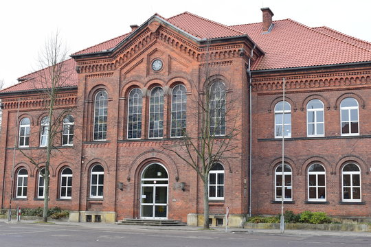 Schulgeb&auml;ude