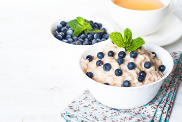 Oatmeal with blueberries