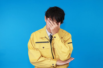 苦悩する労働者