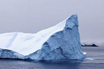 Fototapeta na wymiar Floating iceberg