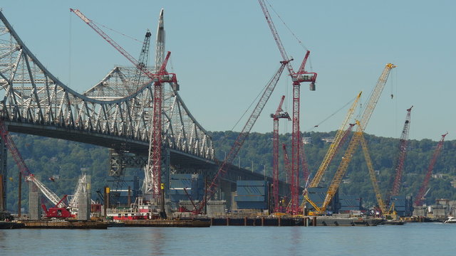 4K New Tappan Zee Bridge Tugboat Moves Barge-Mounted Crane 5