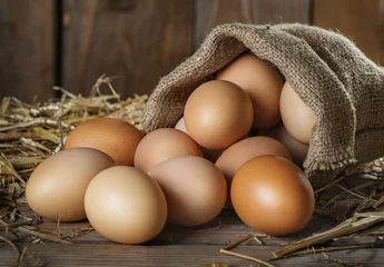Tuinposter Raw organik farm eggs © iprachenko