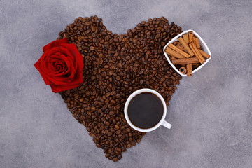 Kawa i serce z ziaren