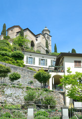 die berühmte Kirche Santa Maria del Sasso in Morcote am Luganer See nahe Lugano,Kanton...