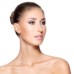 Obraz premium Portraite of a beautiful woman with perfect skin