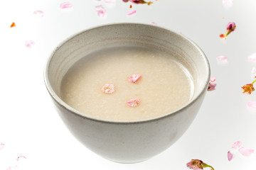 春の甘酒　sweet alcoholic drink made from sake