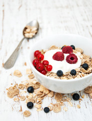 breakfast with fresh berries